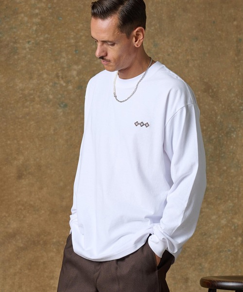 THEOREM（セオレム）の「mlt4662- One Point Logo Embroidered LS Tee ロンT（Tシャツ/カットソー・メンズ・ホワイト×グリーン/ホワイト×ブラック/ホワイト系その他/ホワイト×ブラウン・S/M/L/XL/XS/XXL）」の4枚目の写真