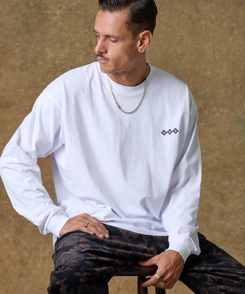 THEOREM（セオレム）の「mlt4662- One Point Logo Embroidered LS Tee ロンT（Tシャツ/カットソー・メンズ・ホワイト×グリーン/ホワイト×ブラック/ホワイト系その他/ホワイト×ブラウン・S/M/L/XL/XS/XXL）」の2枚目の写真