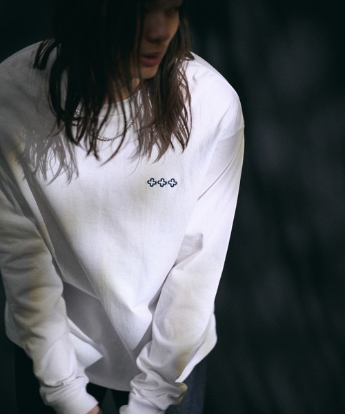 THEOREM（セオレム）の「mlt4662- One Point Logo Embroidered LS Tee ロンT（Tシャツ/カットソー・メンズ・ホワイト×グリーン/ホワイト×ブラック/ホワイト系その他/ホワイト×ブラウン・S/M/L/XL/XS/XXL）」の3枚目の写真