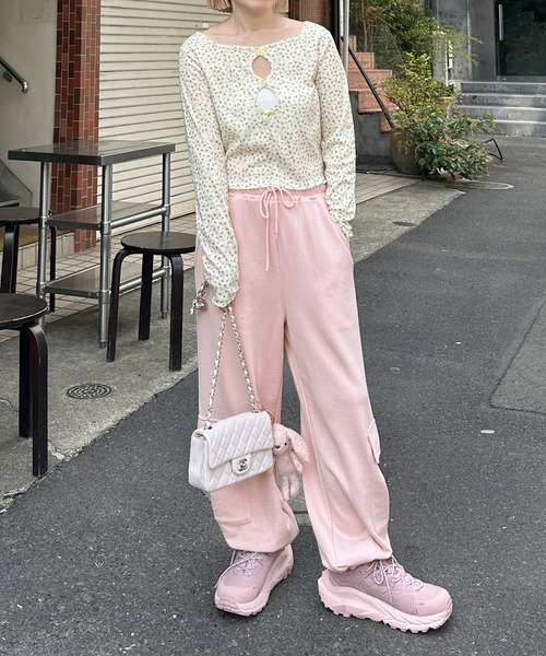 Alley by w closet（アリーバイダブルクローゼット）の「【Alley】裏毛カーゴパンツ（スウェットパンツ・レディース・オフホワイト/ピンク系その他/グレー・FREE）」の4枚目の写真