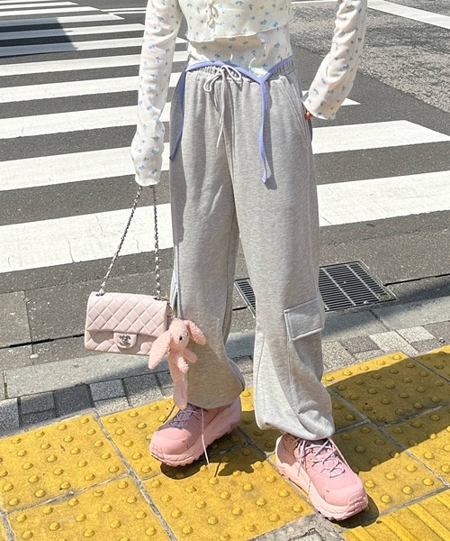 Alley by w closet（アリーバイダブルクローゼット）の「【Alley】裏毛カーゴパンツ（スウェットパンツ・レディース・オフホワイト/ピンク系その他/グレー・FREE）」の11枚目の写真