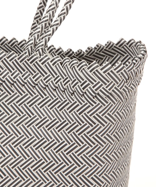 BAYFLOW（ベイフロー）の「[マチたっぷりで大容量!]パサールバックLサイズ（かごバッグ・レディース・ブラック/ブルー・0）」の10枚目の写真