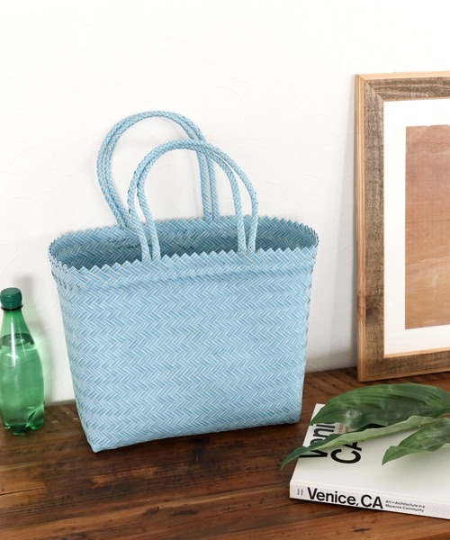 BAYFLOW（ベイフロー）の「[マチたっぷりで大容量!]パサールバックLサイズ（かごバッグ・レディース・ブラック/ブルー・0）」の4枚目の写真