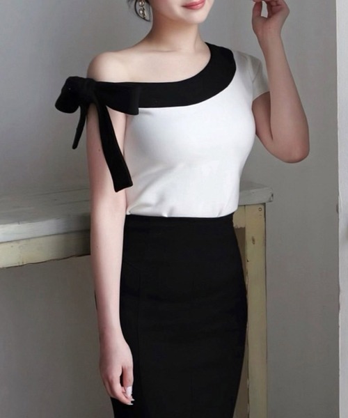 ROYAL PARTY(ロイヤルパーティー)の「リボンワンショル配色カットトップス(Tシャツ/カットソー・レディース・ライトグレー/オフホワイト/ブラック・FREE)」の2枚目の写真