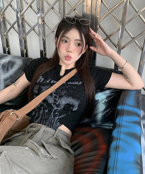 shopnikoniko（ショップニコニコ）の「Tシャツ クロップド丈 プリント スリットネック ショート丈 アシンメトリー ピチT（Tシャツ/カットソー・レディース・ブラック/ベージュ・フリー）」の15枚目の写真