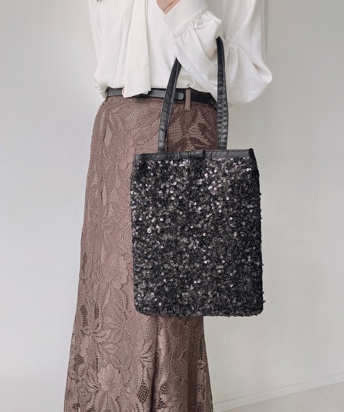 AS KNOW AS plus(アズノゥアズプラス)の「レースサテンフラットトートバッグ A4サイズ対応(トートバッグ・レディース・アイボリー/ブラック/ブラック系/ブラック系1/ベージュ系/シルバー系/シルバー系1/ブラック系2/アイボリー系2・FREE)」の3枚目の写真