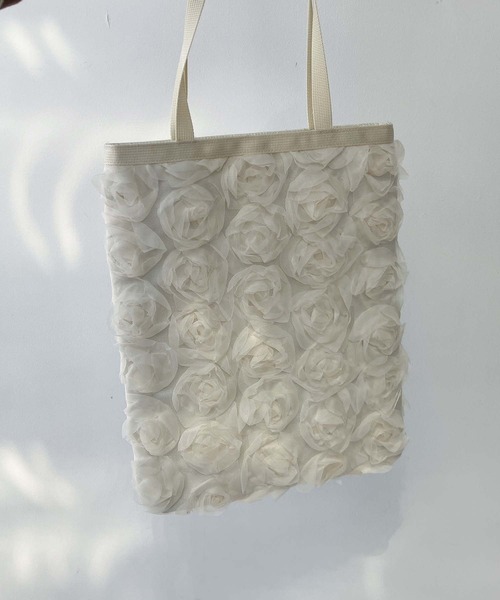 AS KNOW AS plus(アズノゥアズプラス)の「レースサテンフラットトートバッグ A4サイズ対応(トートバッグ・レディース・アイボリー/ブラック/ブラック系/ブラック系1/ベージュ系/シルバー系/シルバー系1/ブラック系2/アイボリー系2・FREE)」の7枚目の写真