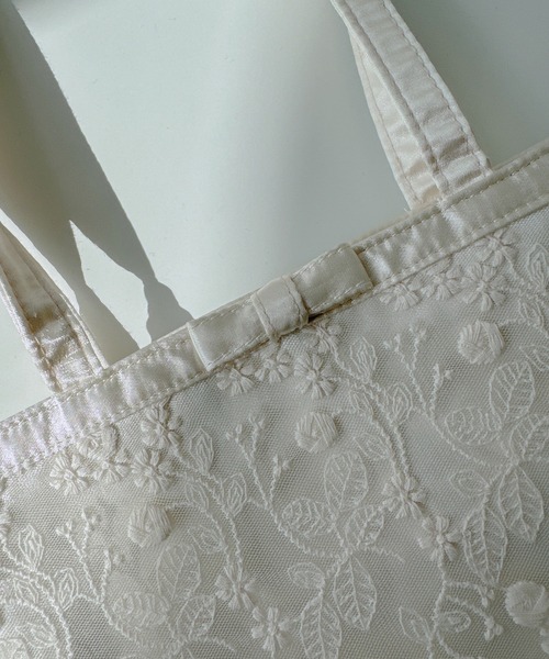 AS KNOW AS plus(アズノゥアズプラス)の「レースサテンフラットトートバッグ A4サイズ対応(トートバッグ・レディース・アイボリー/ブラック/ブラック系/ブラック系1/ベージュ系/シルバー系/シルバー系1/ブラック系2/アイボリー系2・FREE)」の11枚目の写真