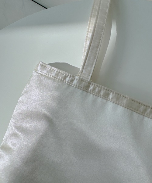 AS KNOW AS plus(アズノゥアズプラス)の「レースサテンフラットトートバッグ A4サイズ対応(トートバッグ・レディース・アイボリー/ブラック/ブラック系/ブラック系1/ベージュ系/シルバー系/シルバー系1/ブラック系2/アイボリー系2・FREE)」の13枚目の写真