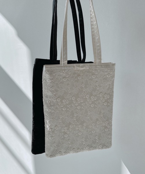 AS KNOW AS plus(アズノゥアズプラス)の「レースサテンフラットトートバッグ A4サイズ対応(トートバッグ・レディース・アイボリー/ブラック/ブラック系/ブラック系1/ベージュ系/シルバー系/シルバー系1/ブラック系2/アイボリー系2・FREE)」の18枚目の写真