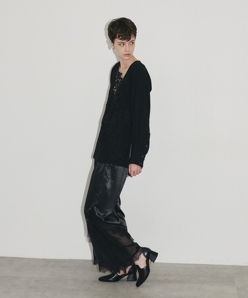 LA BELLE ETUDE（ラベルエチュード）の「モチーフレースVネック