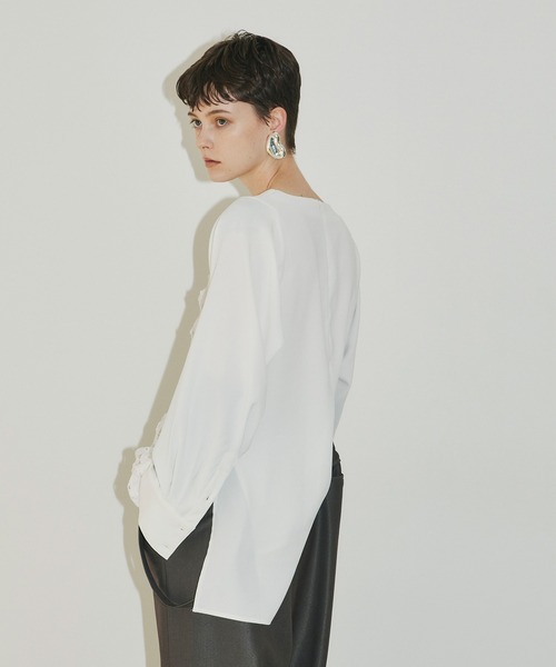 LA BELLE ETUDE（ラベルエチュード）の「モチーフレースVネック