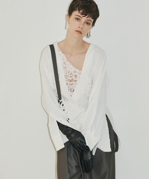 LA BELLE ETUDE（ラベルエチュード）の「モチーフレースVネック