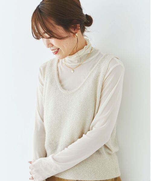 le.coeur blanc（ルクールブラン）の「シャイニーシャギーニットベスト（ベスト・レディース・アイボリー/キャメル・38）」の2枚目の写真