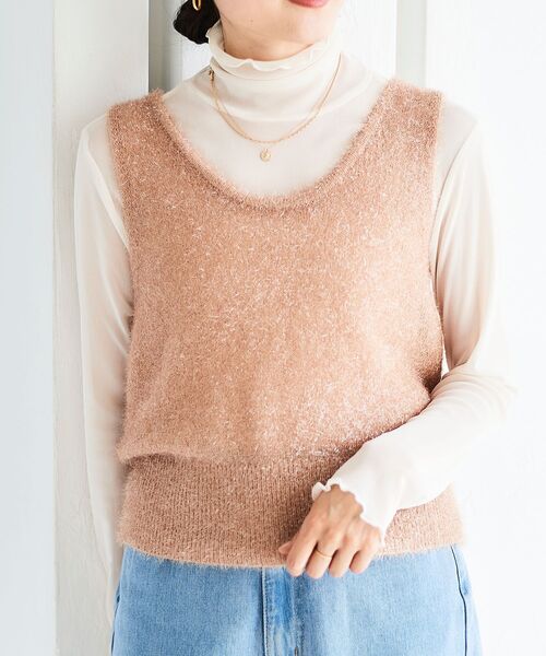 le.coeur blanc（ルクールブラン）の「シャイニーシャギーニットベスト（ベスト・レディース・アイボリー/キャメル・38）」の17枚目の写真