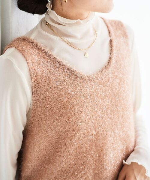 le.coeur blanc（ルクールブラン）の「シャイニーシャギーニットベスト（ベスト・レディース・アイボリー/キャメル・38）」の18枚目の写真