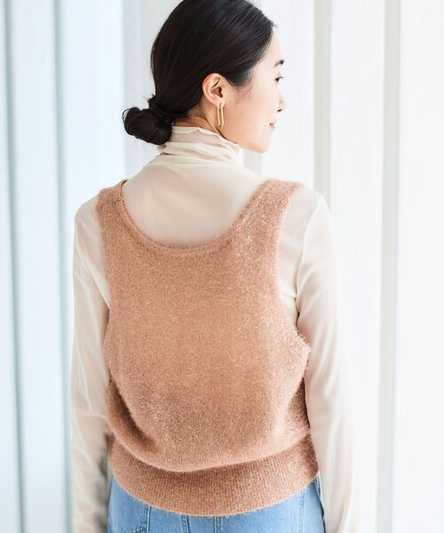 le.coeur blanc（ルクールブラン）の「シャイニーシャギーニットベスト（ベスト・レディース・アイボリー/キャメル・38）」の19枚目の写真