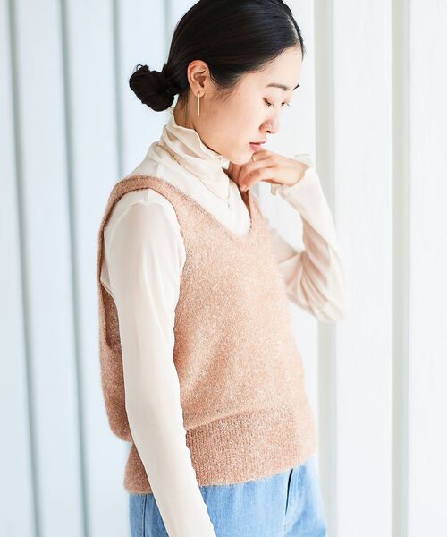 le.coeur blanc（ルクールブラン）の「シャイニーシャギーニットベスト（ベスト・レディース・アイボリー/キャメル・38）」の20枚目の写真