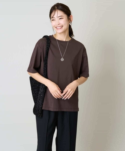 a.v.v(アーヴェヴェ)の「【コットン100%】ロールアップスリーブTシャツ(Tシャツ/カットソー・レディース・ホワイト/ブラウン/ライトピンク/ブラック・34/36/40/38/42)」の6枚目の写真