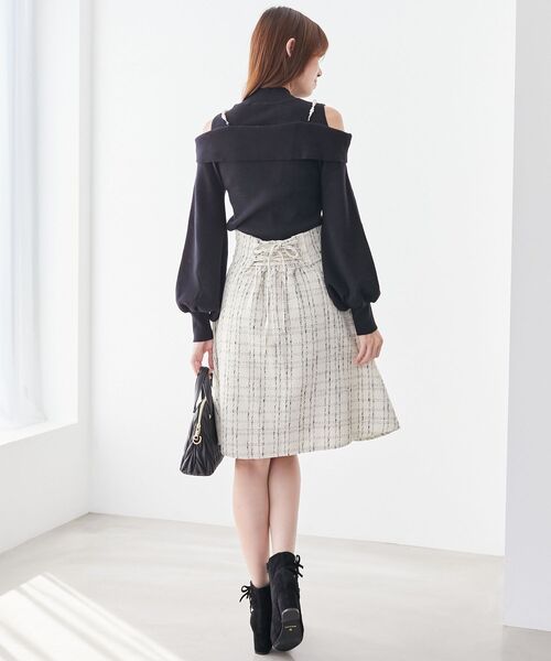 MAJESTIC LEGON（マジェスティックレゴン）の「2wayパールチェーン肩あきニット（ニット/セーター・レディース・グレー/アイボリー/ブラック・MEDIUM）」の4枚目の写真