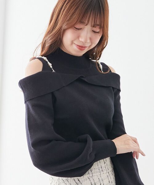 MAJESTIC LEGON（マジェスティックレゴン）の「2wayパールチェーン肩あきニット（ニット/セーター・レディース・グレー/アイボリー/ブラック・MEDIUM）」の6枚目の写真