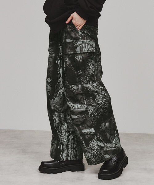 tk.TAKEO KIKUCHI（ティーケータケオキクチ）の「◆ナイロンワイドカーゴパンツ（カーゴパンツ・メンズ・オフホワイト/ダークグリーン/ブラック/カーキ系3/チャコール・03/02/01）」の4枚目の写真