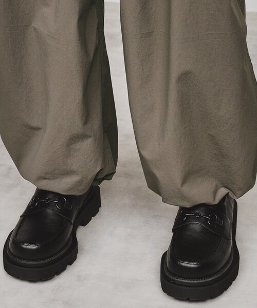 tk.TAKEO KIKUCHI（ティーケータケオキクチ）の「◆ナイロンワイドカーゴパンツ（カーゴパンツ・メンズ・オフホワイト/ダークグリーン/ブラック/カーキ系3/チャコール・03/02/01）」の10枚目の写真