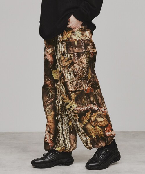 tk.TAKEO KIKUCHI（ティーケータケオキクチ）の「◆ナイロンワイドカーゴパンツ（カーゴパンツ・メンズ・オフホワイト/ダークグリーン/ブラック/カーキ系3/チャコール・03/02/01）」の22枚目の写真