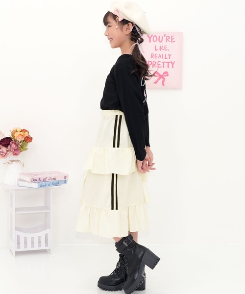 Bee des Bee(ビーデスビー)の「ラインフレアスカート(スカート・キッズ・ピンク/アイボリー/ブラック/ラベンダー・100cm/110cm/120cm/130cm/140cm/150cm)」の7枚目の写真