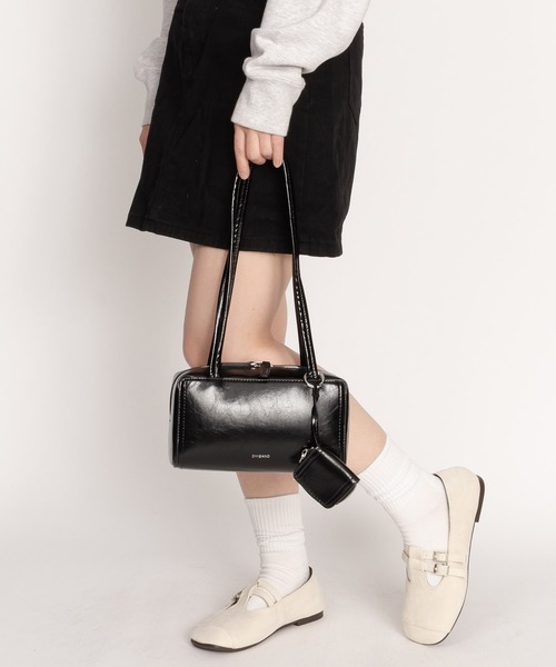 SVEC(シュベック)の「スクエア ショルダーバッグ(ショルダーバッグ・レディース・ホワイト/クリーム/ブラック・FREE)」の2枚目の写真