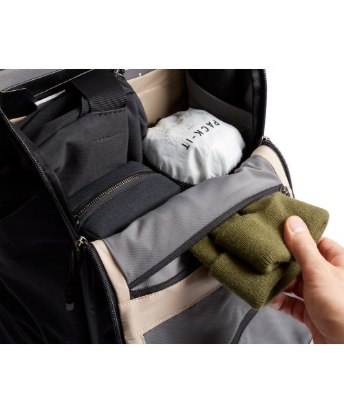 entre square（アントレスクエアー）の「Bellroy/バックパック/リュックサック Venture Ready Pack 26L ブラック（バックパック/リュック・メンズ・ブラック・ONE SIZE）」の4枚目の写真
