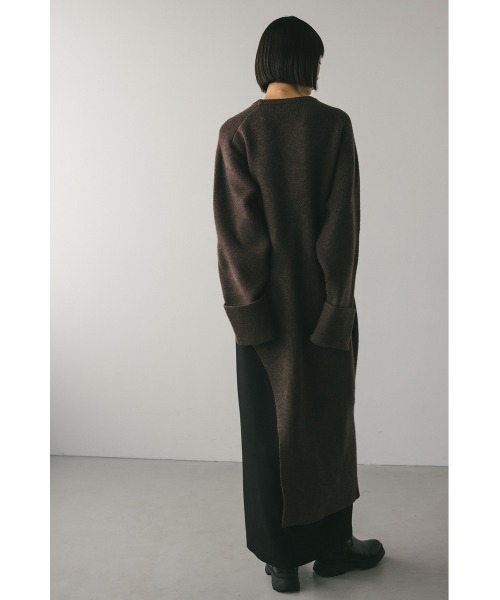 STYLEMIXER（スタイルミキサー）の「サイドカッティングロングニット（ニット/セーター・レディース・ベージュ/ブラウン・FREE）」の4枚目の写真