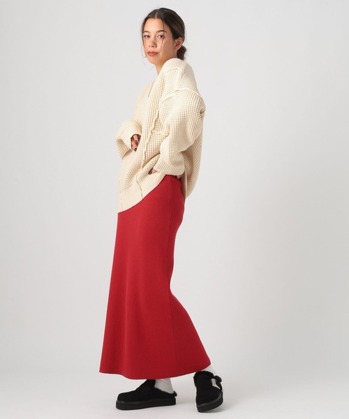 BAYFLOW（ベイフロー）の「[立体感のあるワッフル柄]ラインアクセントバルキーニット（ニット/セーター・レディース・ブラック/オフホワイト/ブルー/レッド・FREE）」の10枚目の写真