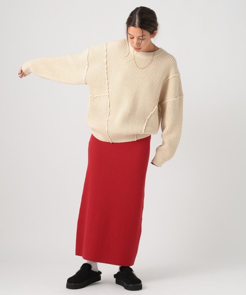 BAYFLOW（ベイフロー）の「[立体感のあるワッフル柄]ラインアクセントバルキーニット（ニット/セーター・レディース・ブラック/オフホワイト/ブルー/レッド・FREE）」の9枚目の写真