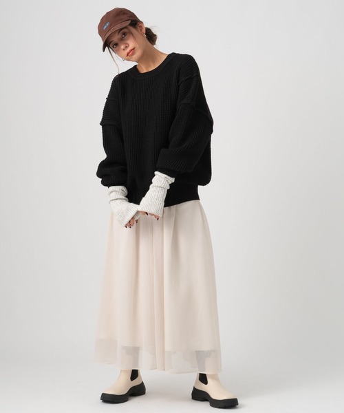 BAYFLOW（ベイフロー）の「[立体感のあるワッフル柄]ラインアクセントバルキーニット（ニット/セーター・レディース・ブラック/オフホワイト/ブルー/レッド・FREE）」の5枚目の写真