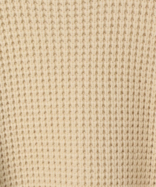 BAYFLOW（ベイフロー）の「[立体感のあるワッフル柄]ラインアクセントバルキーニット（ニット/セーター・レディース・ブラック/オフホワイト/ブルー/レッド・FREE）」の15枚目の写真