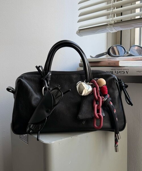 ear PAPILLONNER（イアパピヨネ）の「《インフルエンサーuchida企画》ハート付きロープストラップ/バッグチャーム（チャーム・レディース・ブラック/イエロー/ボルドー/インディゴブルー・FREE）」の21枚目の写真