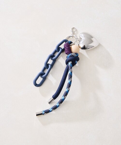 ear PAPILLONNER(イアパピヨネ)の「《インフルエンサーuchida企画》ハート付きロープストラップ/バッグチャーム(チャーム・レディース・ブラック/イエロー/ボルドー/インディゴブルー・FREE)」の2枚目の写真