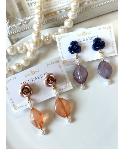 tone（トーン）の「【MUURABBTI】薔薇とマーブルビーズのイヤリング(MA)（イヤリング・レディース・ブルー/ピンク・FREE）」の4枚目の写真