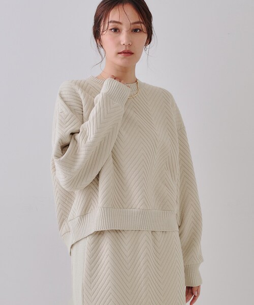 OPAQUE.CLIP(オペークドットクリップ)の「◆キルトジャカードトップス/セットアップ対応【洗濯機洗い可】(Tシャツ/カットソー・レディース・ホワイト/ライトベージュ・38/40/42)」の2枚目の写真