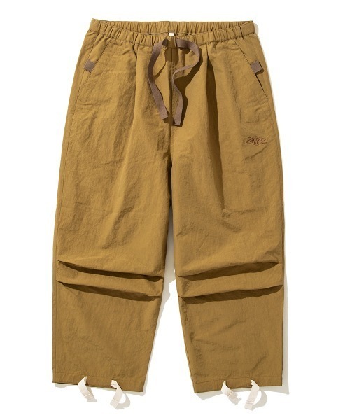 UMBRO(アンブロ)の「UMBRO NYLON CODE TROUSERS(アンブロ ナイロンコード トラウザー)(その他パンツ・メンズ・チャコールグレー/グリーン/ベージュ・LARGE)」の2枚目の写真