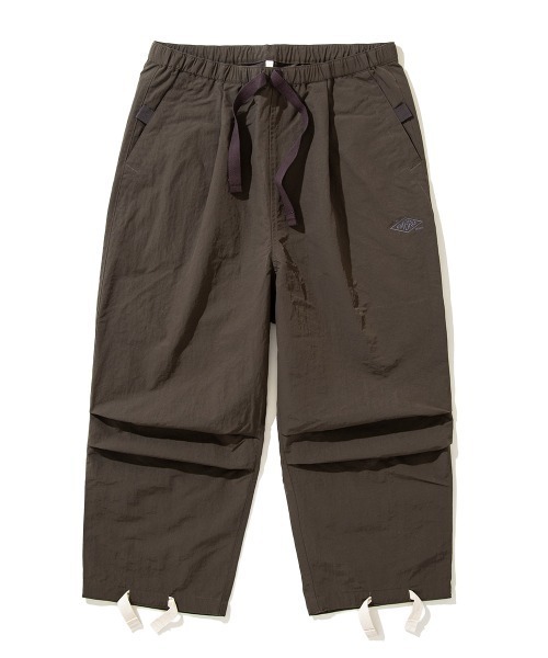 UMBRO(アンブロ)の「UMBRO NYLON CODE TROUSERS(アンブロ ナイロンコード トラウザー)(その他パンツ・メンズ・チャコールグレー/グリーン/ベージュ・LARGE)」の1枚目の写真