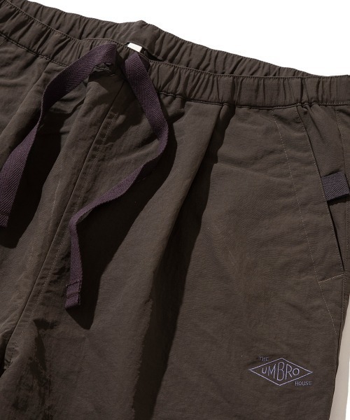 UMBRO(アンブロ)の「UMBRO NYLON CODE TROUSERS(アンブロ ナイロンコード トラウザー)(その他パンツ・メンズ・チャコールグレー/グリーン/ベージュ・LARGE)」の5枚目の写真