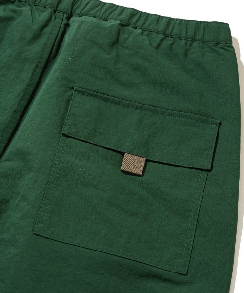 UMBRO(アンブロ)の「UMBRO NYLON CODE TROUSERS(アンブロ ナイロンコード トラウザー)(その他パンツ・メンズ・チャコールグレー/グリーン/ベージュ・LARGE)」の15枚目の写真