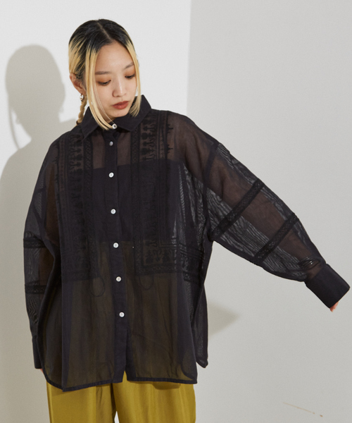 NOMINE(ノミネ)の「【WEB限定】コットネット 刺繍シャツ(シャツ/ブラウス・レディース・オフホワイト/ブラック・フリー)」の1枚目の写真
