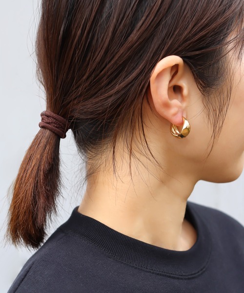 ieLS(イエルズ)の「金属アレルギー対応「ieLS」ステンレス ドロップフープピアス(ピアス(両耳用)・レディース・ゴールド/シルバー・ONE SIZE)」の5枚目の写真