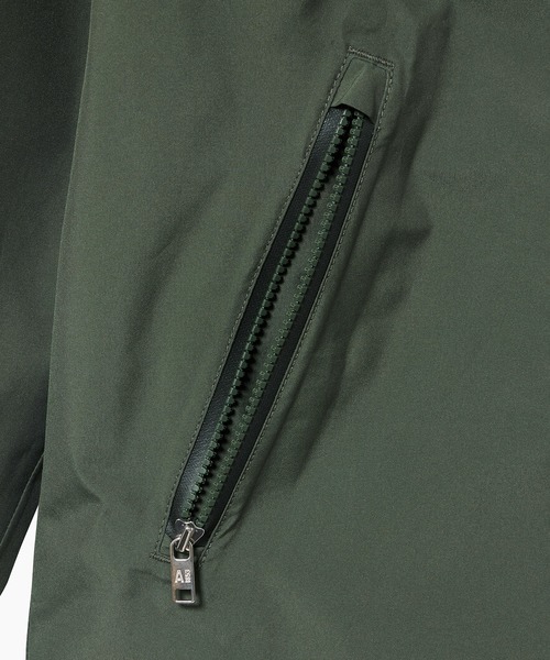 AIGLE(エーグル)の「GORE-TEX ゴアテックス 防風 撥水 透湿 軽量 パッカブルフーデッドジャケット(マウンテンパーカー・レディース・モスグリーン/ホワイト・36/40/38)」の19枚目の写真