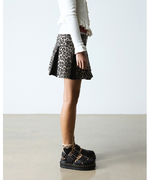 Dr. Martens（ドクターマーチン）の「Dr. Martens/ドクターマーチン VOSS II サンダル 31558001（サンダル・レディース・ブラック・UK6/UK5/UK4/UK3）」の4枚目の写真