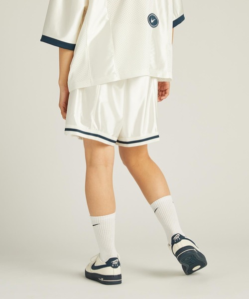 NIKE（ナイキ）の「《セットアップ対応商品》ナイキ スポーツウェア ウィメンズ ルーズ ミッドライズ グラフィック ショートパンツ / Nike Sportswear Women's Loose Mid-Rise Graphic Shorts HJ0164-133 Sail（その他パンツ・レディース・クリーム・XS/S/M/L/XL）」の9枚目の写真