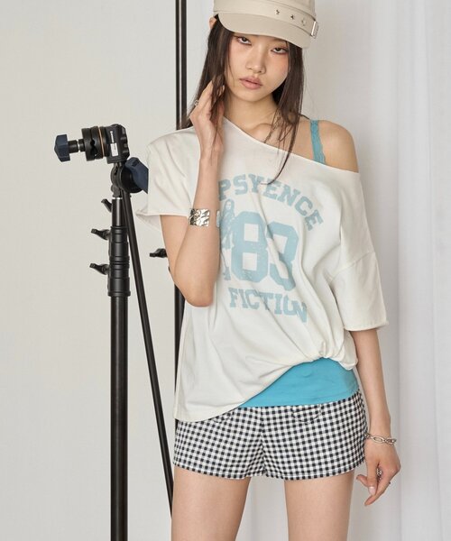 WHO'S WHO gallery(フーズフーギャラリー)の「【WEB限定】エリオットオフショルTEE(Tシャツ/カットソー・レディース・カーキ/グレー/チャコールグレー/ホワイト/オフホワイト/ネイビー/ブラック/レッド/グレー系その他/ブラウン・FREE)」の12枚目の写真